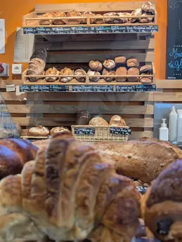 520-biocoop-orange-magasin-alimentation-bio-croissant-viennoiserie-pain.webp
