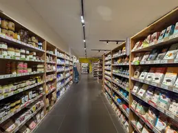 520-biocoop-orange-magasin-alimentation-bio-epicerie-chocolat-commerce-equitable-local-miel.webp