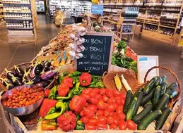 520-biocoop-orange-magasin-alimentation-bio-fruit-legume-soleil-saison.webp