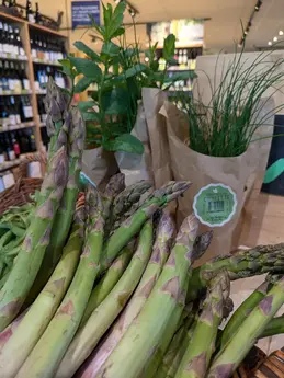 520-biocoop-orange-magasin-alimentation-bio-legume-asperge-local-saison.webp