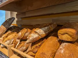 520-biocoop-orange-magasin-alimentation-bio-pain-speciaux-boulangerie-farine.webp